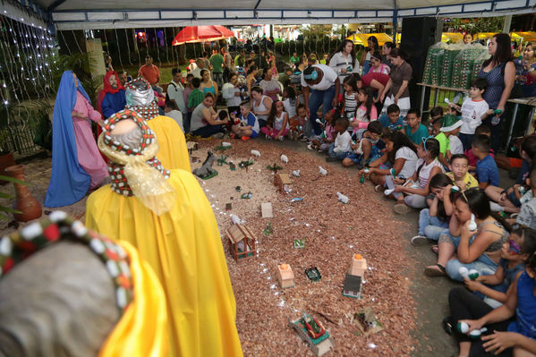  Activación centro de Medellín y novena navideña barrio Boston Centro Parrilla
 Activación centro de Medellín y novena navideña barrio Boston Centro Parrilla.
Fecha: 19 Diciembre 2017
Para descargar esta fotografía en alta resolución, haga clic sobre la imagen hasta que la misma se despliegue en la pantalla completa; luego dé clic derecho y elija la opción "guardar imagen como". 
En caso de publicación por cualquier medio, solicitamos acompañarla del crédito: "Foto EPM"
Palabras clave: Activación centro de Medellín novena navideña barrio Boston Centro Parrilla