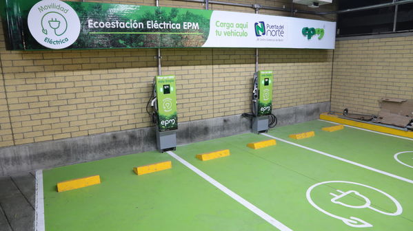 Ecoestación Puerta del Norte
Ecoestación Puerta del Norte
Fecha: Diciembre 28 de 2017
Para descargar esta fotografía en alta resolución, haga clic sobre la imagen hasta que la misma se despliegue en la pantalla completa; luego dé clic derecho y elija la opción "guardar imagen como". 
En caso de publicación por cualquier medio, solicitamos acompañarla del crédito: "Foto EPM"
Palabras clave: Ecoestación Puerta del Norte