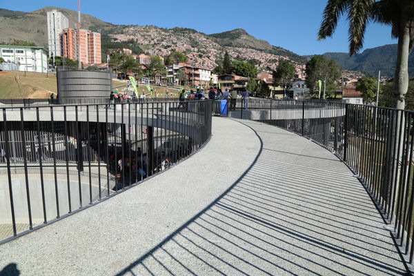 Inauguración Uva Orfelinato
Inauguración Uva Orfelinato
Fecha: Diciembre 29 de 2015. Lugar: Medellín – Villa Hermosa
Para descargar esta fotografía en alta resolución, haga clic sobre la imagen hasta que la misma se despliegue en la pantalla completa; luego dé clic derecho y elija la opción "guardar imagen como". 
En caso de publicación por cualquier medio, solicitamos acompañarla del crédito: "Foto EPM"
Palabras clave: Inauguración Uva Orfelinato