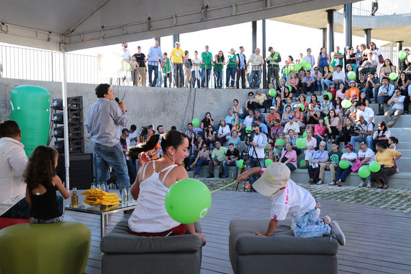 Inauguración Uva Orfelinato
Inauguración Uva Orfelinato
Fecha: Diciembre 29 de 2015. Lugar: Medellín – Villa Hermosa
Para descargar esta fotografía en alta resolución, haga clic sobre la imagen hasta que la misma se despliegue en la pantalla completa; luego dé clic derecho y elija la opción "guardar imagen como". 
En caso de publicación por cualquier medio, solicitamos acompañarla del crédito: "Foto EPM"
Palabras clave: Inauguración Uva Orfelinato