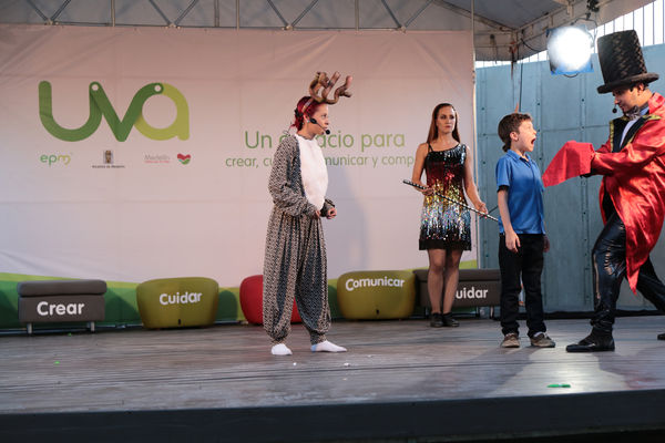 Inauguración Uva Orfelinato
Inauguración Uva Orfelinato
Fecha: Diciembre 29 de 2015. Lugar: Medellín – Villa Hermosa
Para descargar esta fotografía en alta resolución, haga clic sobre la imagen hasta que la misma se despliegue en la pantalla completa; luego dé clic derecho y elija la opción "guardar imagen como". 
En caso de publicación por cualquier medio, solicitamos acompañarla del crédito: "Foto EPM"
Palabras clave: Inauguración Uva Orfelinato