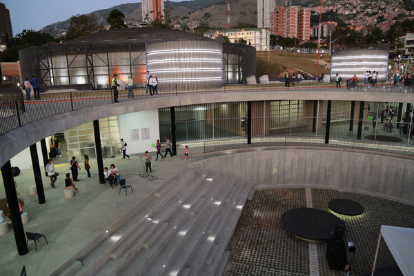 Inauguración Uva Orfelinato
Inauguración Uva Orfelinato
Fecha: Diciembre 29 de 2015. Lugar: Medellín – Villa Hermosa
Para descargar esta fotografía en alta resolución, haga clic sobre la imagen hasta que la misma se despliegue en la pantalla completa; luego dé clic derecho y elija la opción "guardar imagen como". 
En caso de publicación por cualquier medio, solicitamos acompañarla del crédito: "Foto EPM"
Palabras clave: Inauguración Uva Orfelinato
