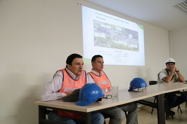 Avances obra Planta tratamiento Aguas Residuales Bello
Avances de la obra, Planta de tratamiento Aguas Residuales de Bello    
Fecha: Diciembre 30 de 2015. Lugar: Bello – Planta de tratamiento Aguas Residuales de Bello
Para descargar esta fotografía en alta resolución, haga clic sobre la imagen hasta que la misma se despliegue en la pantalla completa; luego dé clic derecho y elija la opción "guardar imagen como". 
En caso de publicación por cualquier medio, solicitamos acompañarla del crédito: "Foto EPM"
Palabras clave: Avances obra Planta tratamiento Aguas Residuales Bello