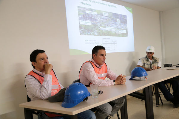 Avances obra Planta tratamiento Aguas Residuales Bello
Avances de la obra, Planta de tratamiento Aguas Residuales de Bello    
Fecha: Diciembre 30 de 2015. Lugar: Bello – Planta de tratamiento Aguas Residuales de Bello
Para descargar esta fotografía en alta resolución, haga clic sobre la imagen hasta que la misma se despliegue en la pantalla completa; luego dé clic derecho y elija la opción "guardar imagen como". 
En caso de publicación por cualquier medio, solicitamos acompañarla del crédito: "Foto EPM"
Palabras clave: Avances obra Planta tratamiento Aguas Residuales Bello