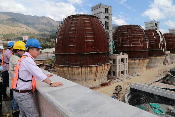 Avances obra Planta tratamiento Aguas Residuales Bello
Avances de la obra, Planta de tratamiento Aguas Residuales de Bello    
Fecha: Diciembre 30 de 2015. Lugar: Bello – Planta de tratamiento Aguas Residuales de Bello
Para descargar esta fotografía en alta resolución, haga clic sobre la imagen hasta que la misma se despliegue en la pantalla completa; luego dé clic derecho y elija la opción "guardar imagen como". 
En caso de publicación por cualquier medio, solicitamos acompañarla del crédito: "Foto EPM"
Palabras clave: Avances obra Planta tratamiento Aguas Residuales Bello