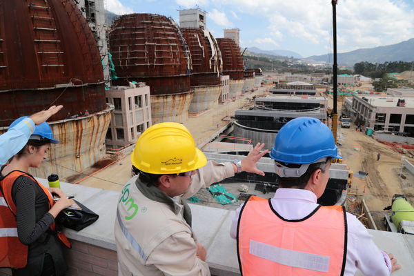 Avances obra Planta tratamiento Aguas Residuales Bello
Avances de la obra, Planta de tratamiento Aguas Residuales de Bello    
Fecha: Diciembre 30 de 2015. Lugar: Bello – Planta de tratamiento Aguas Residuales de Bello
Para descargar esta fotografía en alta resolución, haga clic sobre la imagen hasta que la misma se despliegue en la pantalla completa; luego dé clic derecho y elija la opción "guardar imagen como". 
En caso de publicación por cualquier medio, solicitamos acompañarla del crédito: "Foto EPM"
Palabras clave: Avances obra Planta tratamiento Aguas Residuales Bello