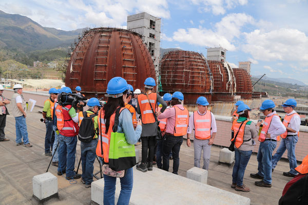 Avances obra Planta tratamiento Aguas Residuales Bello
Avances de la obra, Planta de tratamiento Aguas Residuales de Bello    
Fecha: Diciembre 30 de 2015. Lugar: Bello – Planta de tratamiento Aguas Residuales de Bello
Para descargar esta fotografía en alta resolución, haga clic sobre la imagen hasta que la misma se despliegue en la pantalla completa; luego dé clic derecho y elija la opción "guardar imagen como". 
En caso de publicación por cualquier medio, solicitamos acompañarla del crédito: "Foto EPM"
Palabras clave: Avances obra Planta tratamiento Aguas Residuales Bello