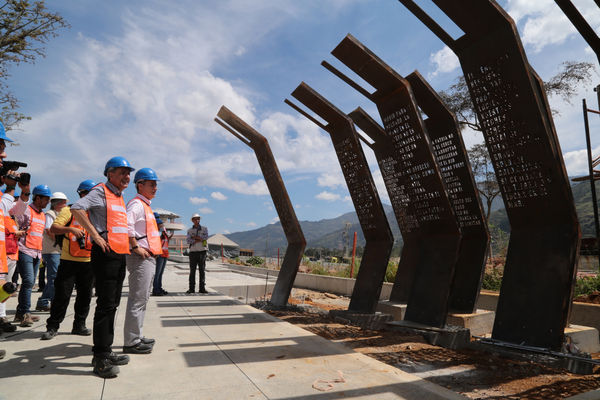 Avances obra Planta tratamiento Aguas Residuales Bello
Avances de la obra, Planta de tratamiento Aguas Residuales de Bello    
Fecha: Diciembre 30 de 2015. Lugar: Bello – Planta de tratamiento Aguas Residuales de Bello
Para descargar esta fotografía en alta resolución, haga clic sobre la imagen hasta que la misma se despliegue en la pantalla completa; luego dé clic derecho y elija la opción "guardar imagen como". 
En caso de publicación por cualquier medio, solicitamos acompañarla del crédito: "Foto EPM"
Palabras clave: Avances obra Planta tratamiento Aguas Residuales Bello