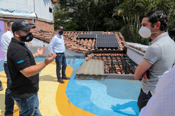 Piloto Autogeneración Energía EPM
Piloto Autogeneración Energía EPM.
Fecha: 30 Diciembre 2020.
Para descargar esta fotografía en alta resolución, haga clic sobre la imagen hasta que la misma se despliegue en la pantalla completa; luego dé clic derecho y elija la opción "guardar imagen como". 
En caso de publicación por cualquier medio, solicitamos acompañarla del crédito: "Foto EPM"
Palabras clave: Piloto Autogeneración Energía EPM