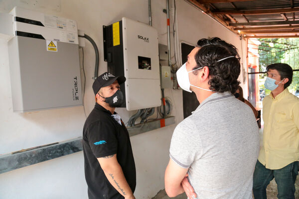 Piloto Autogeneración Energía EPM
Piloto Autogeneración Energía EPM.
Fecha: 30 Diciembre 2020.
Para descargar esta fotografía en alta resolución, haga clic sobre la imagen hasta que la misma se despliegue en la pantalla completa; luego dé clic derecho y elija la opción "guardar imagen como". 
En caso de publicación por cualquier medio, solicitamos acompañarla del crédito: "Foto EPM"
Palabras clave: Piloto Autogeneración Energía EPM