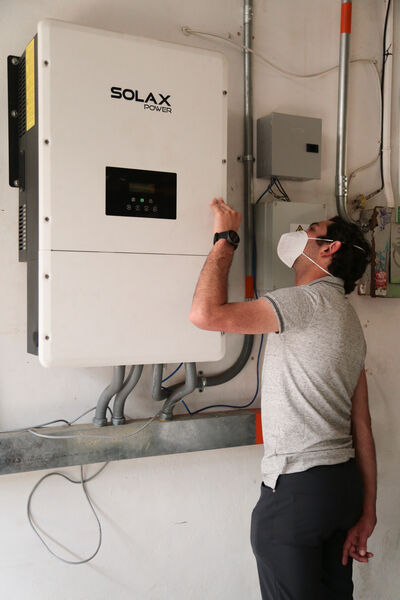 Piloto Autogeneración Energía EPM
Piloto Autogeneración Energía EPM.
Fecha: 30 Diciembre 2020.
Para descargar esta fotografía en alta resolución, haga clic sobre la imagen hasta que la misma se despliegue en la pantalla completa; luego dé clic derecho y elija la opción "guardar imagen como". 
En caso de publicación por cualquier medio, solicitamos acompañarla del crédito: "Foto EPM"
Palabras clave: Piloto Autogeneración Energía EPM