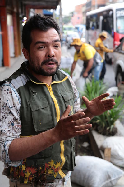 Acto simbólico de restauración y siembra – Centro Parrilla
Acto simbólico de restauración y siembra – Centro Parrilla
Fecha: Diciembre 4 de 2017
Para descargar esta fotografía en alta resolución, haga clic sobre la imagen hasta que la misma se despliegue en la pantalla completa; luego dé clic derecho y elija la opción "guardar imagen como". 
En caso de publicación por cualquier medio, solicitamos acompañarla del crédito: "Foto EPM"
Palabras clave: Acto simbólico de restauración y siembra – Centro Parrilla