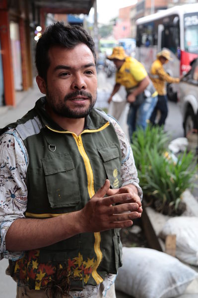 Acto simbólico de restauración y siembra – Centro Parrilla
Acto simbólico de restauración y siembra – Centro Parrilla
Fecha: Diciembre 4 de 2017
Para descargar esta fotografía en alta resolución, haga clic sobre la imagen hasta que la misma se despliegue en la pantalla completa; luego dé clic derecho y elija la opción "guardar imagen como". 
En caso de publicación por cualquier medio, solicitamos acompañarla del crédito: "Foto EPM"
Palabras clave: Acto simbólico de restauración y siembra – Centro Parrilla