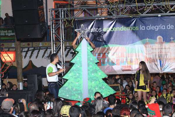 Encendido alumbrado navideño. Marinilla
Encendido alumbrado navideño. Marinilla
Fecha: Diciembre 6 de 2013
Para descargar esta fotografía en alta resolución, haga clic sobre la imagen hasta que la misma se despliegue en la pantalla completa; luego dé clic derecho y elija la opción "guardar imagen como". 
En caso de publicación por cualquier medio, solicitamos acompañarla del crédito: "Foto EPM"

Palabras clave: Encendido alumbrado navideño Marinilla