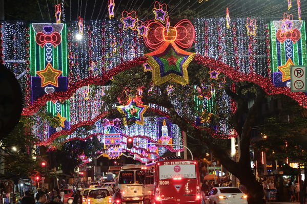 Alumbrado Navideño 2016
Alumbrado Navideño 2016
Fecha: Diciembre 7 de 2016
Para descargar esta fotografía en alta resolución, haga clic sobre la imagen hasta que la misma se despliegue en la pantalla completa; luego dé clic derecho y elija la opción "guardar imagen como". 
En caso de publicación por cualquier medio, solicitamos acompañarla del crédito: "Foto EPM"
Palabras clave: Alumbrado Navideño 2016