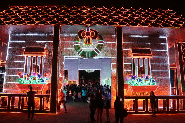 Alumbrado Navideño 2016
Alumbrado Navideño 2016
Fecha: Diciembre 7 de 2016
Para descargar esta fotografía en alta resolución, haga clic sobre la imagen hasta que la misma se despliegue en la pantalla completa; luego dé clic derecho y elija la opción "guardar imagen como". 
En caso de publicación por cualquier medio, solicitamos acompañarla del crédito: "Foto EPM"
Palabras clave: Alumbrado Navideño 2016