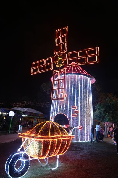 Alumbrado Navideño 2016
Alumbrado Navideño 2016
Fecha: Diciembre 7 de 2016
Para descargar esta fotografía en alta resolución, haga clic sobre la imagen hasta que la misma se despliegue en la pantalla completa; luego dé clic derecho y elija la opción "guardar imagen como". 
En caso de publicación por cualquier medio, solicitamos acompañarla del crédito: "Foto EPM"
Palabras clave: Alumbrado Navideño 2016