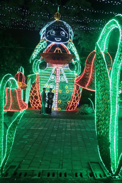 Alumbrado Navideño 2016
Alumbrado Navideño 2016
Fecha: Diciembre 7 de 2016
Para descargar esta fotografía en alta resolución, haga clic sobre la imagen hasta que la misma se despliegue en la pantalla completa; luego dé clic derecho y elija la opción "guardar imagen como". 
En caso de publicación por cualquier medio, solicitamos acompañarla del crédito: "Foto EPM"
Palabras clave: Alumbrado Navideño 2016