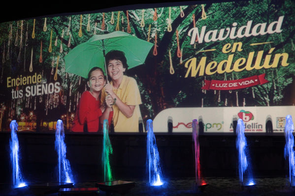  Inauguración Alumbrado Navideño
Inauguración Alumbrado Navideño. 
Fecha: Diciembre 1 de 2012. 
Para descargar esta fotografía en alta resolución, haga clic sobre la imagen hasta que la misma se despliegue en la pantalla completa; luego dé clic derecho y elija la opción "guardar imagen como". 
En caso de publicación por cualquier medio, solicitamos acompañarla del crédito: "Cortesía EPM".

Palabras clave: Inauguración Alumbrado Navideño