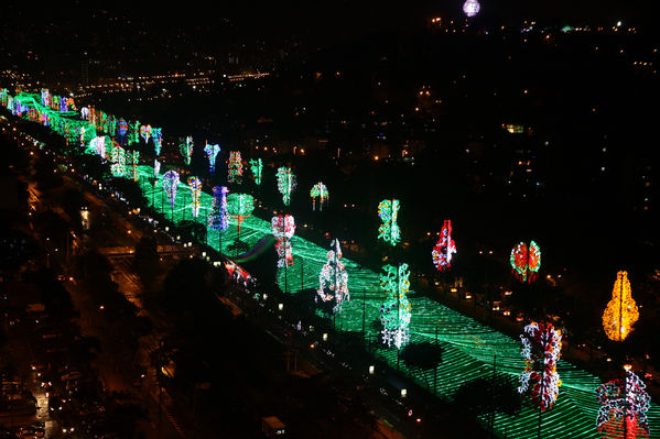  Inauguración Alumbrado Navideño
Inauguración Alumbrado Navideño. 
Fecha: Diciembre 1 de 2012. 
Para descargar esta fotografía en alta resolución, haga clic sobre la imagen hasta que la misma se despliegue en la pantalla completa; luego dé clic derecho y elija la opción "guardar imagen como". 
En caso de publicación por cualquier medio, solicitamos acompañarla del crédito: "Cortesía EPM".

Palabras clave: Inauguración Alumbrado Navideño