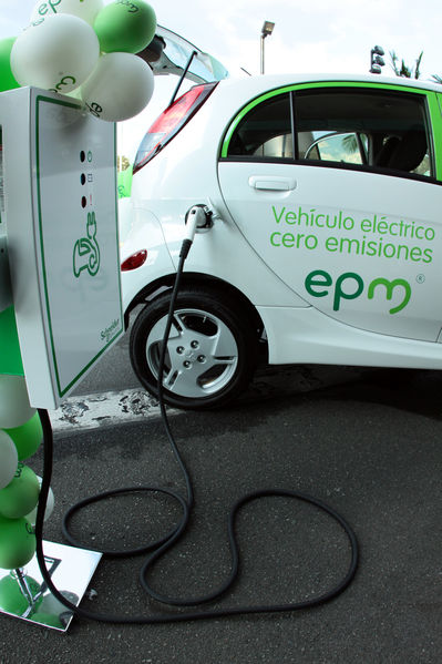 Presentación del auto eléctrico
Presentación del auto eléctrico
Fecha: Diciembre 19 de 2012
Para descargar esta fotografía en alta resolución, haga clic sobre la imagen hasta que la misma se despliegue en la pantalla completa; luego dé clic derecho y elija la opción "guardar imagen como". 
En caso de publicación por cualquier medio, solicitamos acompañarla del crédito: "Cortesía EPM".
Palabras clave: Presentación  auto eléctrico