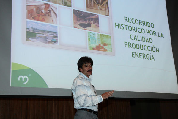 Entrega de Certificado de la Calidad al Proceso de Generación de Energía de EPM
Entrega de Certificado de la Calidad al Proceso de Generación de Energía de EPM. 
Fecha: diciembre 3 de 2012. 
Para descargar esta fotografía en alta resolución, haga clic sobre la imagen hasta que la misma se despliegue en la pantalla completa; luego dé clic derecho y elija la opción "guardar imagen como". 
En caso de publicación por cualquier medio, solicitamos acompañarla del crédito: "Cortesía EPM".
Palabras clave: Entrega Certificado Calidad Proceso Generación Energía EPM