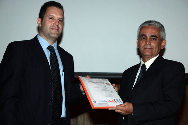 Entrega de Certificado de la Calidad al Proceso de Generación de Energía de EPM
Entrega de Certificado de la Calidad al Proceso de Generación de Energía de EPM. 
Fecha: diciembre 3 de 2012. 
Para descargar esta fotografía en alta resolución, haga clic sobre la imagen hasta que la misma se despliegue en la pantalla completa; luego dé clic derecho y elija la opción "guardar imagen como". 
En caso de publicación por cualquier medio, solicitamos acompañarla del crédito: "Cortesía EPM".
Palabras clave: Entrega Certificado Calidad Proceso Generación Energía EPM