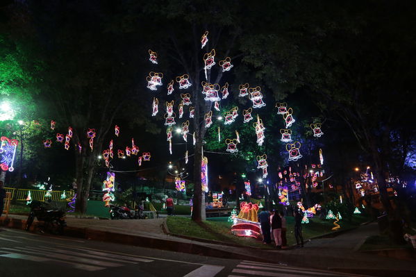 Alumbrado Navideño Doce Octubre
Palabras clave: Alumbrado Navideño Doce Octubre