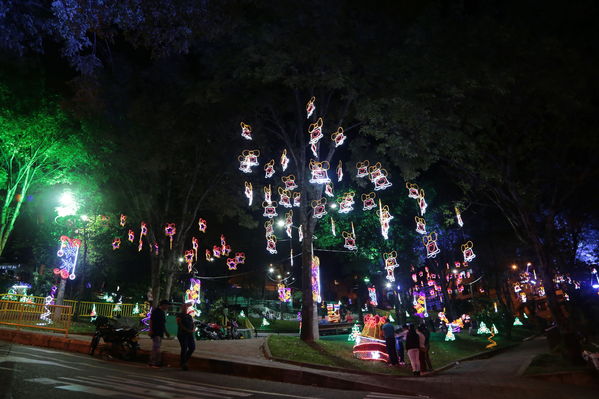 Alumbrado Navideño Doce Octubre
Palabras clave: Alumbrado Navideño Doce Octubre