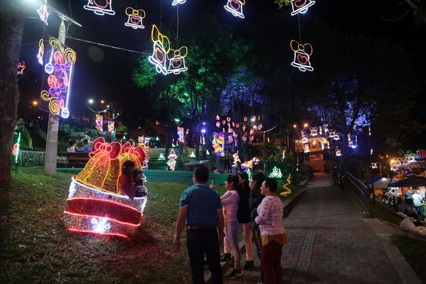 Alumbrado Navideño Doce Octubre
Palabras clave: Alumbrado Navideño Doce Octubre