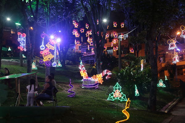 Alumbrado Navideño Doce Octubre
Palabras clave: Alumbrado Navideño Doce Octubre