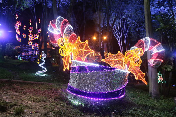 Alumbrado Navideño Doce Octubre
Palabras clave: Alumbrado Navideño Doce Octubre