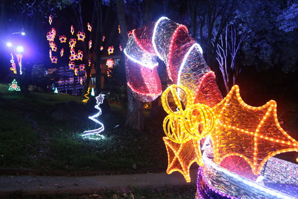 Alumbrado Navideño Doce Octubre
Palabras clave: Alumbrado Navideño Doce Octubre