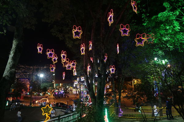 Alumbrado Navideño Doce Octubre
Palabras clave: Alumbrado Navideño Doce Octubre