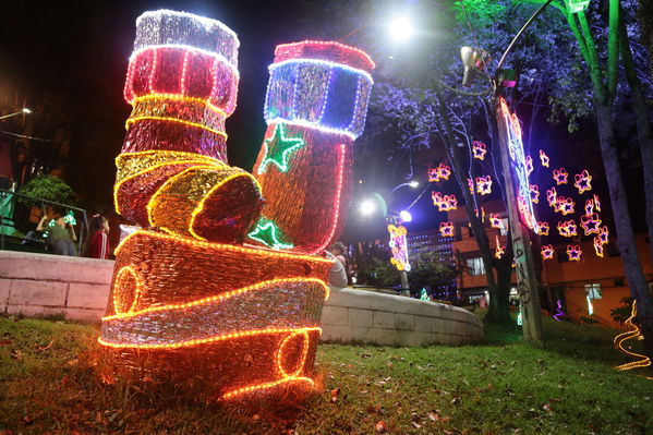 Alumbrado Navideño Doce Octubre
Palabras clave: Alumbrado Navideño Doce Octubre