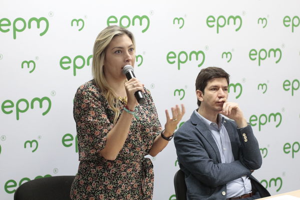 Rueda Prensa paneles solares plaza mayor
Rueda Prensa paneles solares plaza mayor.
Fecha: 12 Diciembre 2019.
Para descargar esta fotografía en alta resolución, haga clic sobre la imagen hasta que la misma se despliegue en la pantalla completa; luego dé clic derecho y elija la opción "guardar imagen como". 
En caso de publicación por cualquier medio, solicitamos acompañarla del crédito: "Foto EPM"
Palabras clave: Rueda Prensa paneles solares plaza mayor