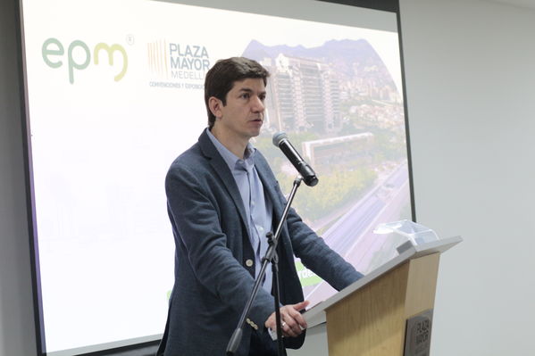 Rueda Prensa paneles solares plaza mayor
Rueda Prensa paneles solares plaza mayor.
Fecha: 12 Diciembre 2019.
Para descargar esta fotografía en alta resolución, haga clic sobre la imagen hasta que la misma se despliegue en la pantalla completa; luego dé clic derecho y elija la opción "guardar imagen como". 
En caso de publicación por cualquier medio, solicitamos acompañarla del crédito: "Foto EPM"
Palabras clave: Rueda Prensa paneles solares plaza mayor