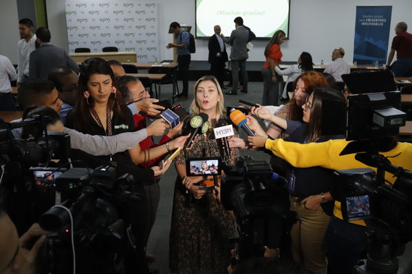 Rueda Prensa paneles solares plaza mayor
Rueda Prensa paneles solares plaza mayor.
Fecha: 12 Diciembre 2019.
Para descargar esta fotografía en alta resolución, haga clic sobre la imagen hasta que la misma se despliegue en la pantalla completa; luego dé clic derecho y elija la opción "guardar imagen como". 
En caso de publicación por cualquier medio, solicitamos acompañarla del crédito: "Foto EPM"
Palabras clave: Rueda Prensa paneles solares plaza mayor