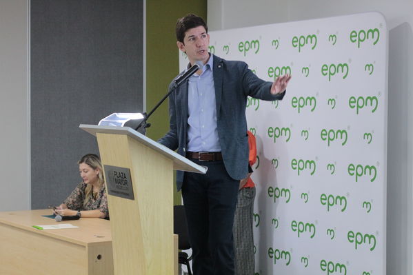 Rueda Prensa paneles solares plaza mayor
Rueda Prensa paneles solares plaza mayor.
Fecha: 12 Diciembre 2019.
Para descargar esta fotografía en alta resolución, haga clic sobre la imagen hasta que la misma se despliegue en la pantalla completa; luego dé clic derecho y elija la opción "guardar imagen como". 
En caso de publicación por cualquier medio, solicitamos acompañarla del crédito: "Foto EPM"
Palabras clave: Rueda Prensa paneles solares plaza mayor
