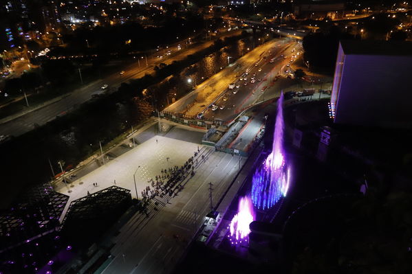 Fuente Agua Edificio EPM
Fuente Agua Edificio EPM.
Fecha: 12 Diciembre 2019.
Para descargar esta fotografía en alta resolución, haga clic sobre la imagen hasta que la misma se despliegue en la pantalla completa; luego dé clic derecho y elija la opción "guardar imagen como". 
En caso de publicación por cualquier medio, solicitamos acompañarla del crédito: "Foto EPM"
Palabras clave: Fuente Agua Edificio EPM