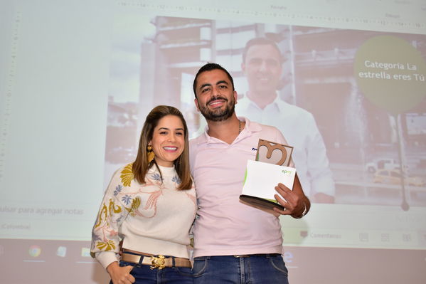 Premios a la Excelencia-Gerencia de servicios Grupo EPM 
Premios a la Excelencia-Gerencia de servicios Grupo EPM 
Fecha: Diciembre 12 2019.
Para descargar esta fotografía en alta resolución, haga clic sobre la imagen hasta que la misma se despliegue en la pantalla completa; luego dé clic derecho y elija la opción "guardar imagen como". 
En caso de publicación por cualquier medio, solicitamos acompañarla del crédito: "Foto EPM"
Palabras clave: Premios a la Excelencia-Gerencia de servicios Grupo EPM