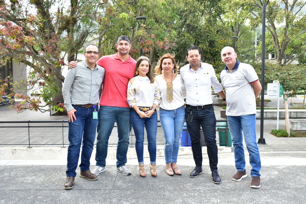 Premios a la Excelencia-Gerencia de servicios Grupo EPM 
Premios a la Excelencia-Gerencia de servicios Grupo EPM 
Fecha: Diciembre 12 2019.
Para descargar esta fotografía en alta resolución, haga clic sobre la imagen hasta que la misma se despliegue en la pantalla completa; luego dé clic derecho y elija la opción "guardar imagen como". 
En caso de publicación por cualquier medio, solicitamos acompañarla del crédito: "Foto EPM"
Palabras clave: Premios a la Excelencia-Gerencia de servicios Grupo EPM