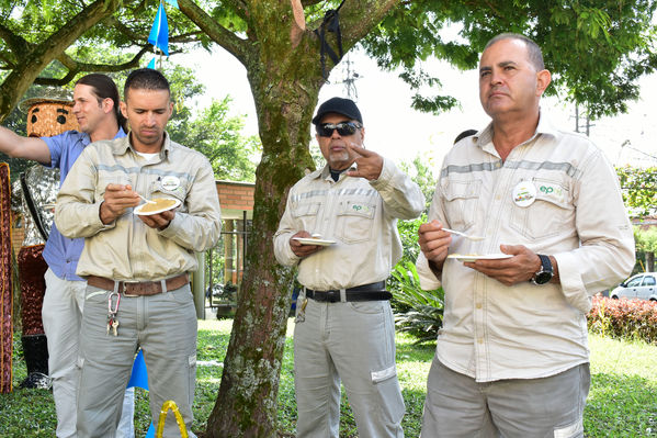 Tu cuentas! Subestación Colombia
Tu cuentas! Subestación Colombia
Fecha: Diciembre 16 2019.
Para descargar esta fotografía en alta resolución, haga clic sobre la imagen hasta que la misma se despliegue en la pantalla completa; luego dé clic derecho y elija la opción "guardar imagen como". 
En caso de publicación por cualquier medio, solicitamos acompañarla del crédito: "Foto EPM"
Palabras clave: Tu cuentas! Subestación Colombia