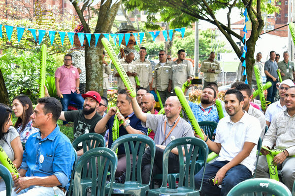 Tu cuentas! Subestación Colombia
Tu cuentas! Subestación Colombia
Fecha: Diciembre 16 2019.
Para descargar esta fotografía en alta resolución, haga clic sobre la imagen hasta que la misma se despliegue en la pantalla completa; luego dé clic derecho y elija la opción "guardar imagen como". 
En caso de publicación por cualquier medio, solicitamos acompañarla del crédito: "Foto EPM"
Palabras clave: Tu cuentas! Subestación Colombia