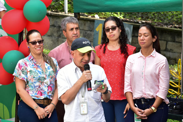 Tu cuentas! Subestación Colombia
Tu cuentas! Subestación Colombia
Fecha: Diciembre 16 2019.
Para descargar esta fotografía en alta resolución, haga clic sobre la imagen hasta que la misma se despliegue en la pantalla completa; luego dé clic derecho y elija la opción "guardar imagen como". 
En caso de publicación por cualquier medio, solicitamos acompañarla del crédito: "Foto EPM"
Palabras clave: Tu cuentas! Subestación Colombia
