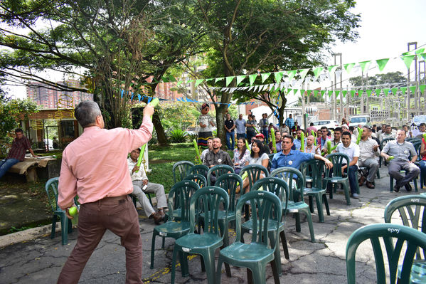 Tu cuentas! Subestación Colombia
Tu cuentas! Subestación Colombia
Fecha: Diciembre 16 2019.
Para descargar esta fotografía en alta resolución, haga clic sobre la imagen hasta que la misma se despliegue en la pantalla completa; luego dé clic derecho y elija la opción "guardar imagen como". 
En caso de publicación por cualquier medio, solicitamos acompañarla del crédito: "Foto EPM"
Palabras clave: Tu cuentas! Subestación Colombia