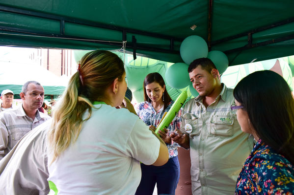 Tu cuentas! Subestación Colombia
Tu cuentas! Subestación Colombia
Fecha: Diciembre 16 2019.
Para descargar esta fotografía en alta resolución, haga clic sobre la imagen hasta que la misma se despliegue en la pantalla completa; luego dé clic derecho y elija la opción "guardar imagen como". 
En caso de publicación por cualquier medio, solicitamos acompañarla del crédito: "Foto EPM"
Palabras clave: Tu cuentas! Subestación Colombia