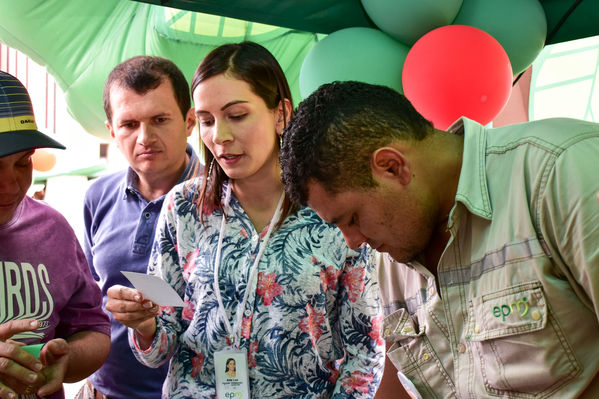 Tu cuentas! Subestación Colombia
Tu cuentas! Subestación Colombia
Fecha: Diciembre 16 2019.
Para descargar esta fotografía en alta resolución, haga clic sobre la imagen hasta que la misma se despliegue en la pantalla completa; luego dé clic derecho y elija la opción "guardar imagen como". 
En caso de publicación por cualquier medio, solicitamos acompañarla del crédito: "Foto EPM"
Palabras clave: Tu cuentas! Subestación Colombia