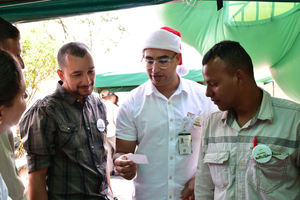 Tu cuentas! Subestación Colombia
Tu cuentas! Subestación Colombia
Fecha: Diciembre 16 2019.
Para descargar esta fotografía en alta resolución, haga clic sobre la imagen hasta que la misma se despliegue en la pantalla completa; luego dé clic derecho y elija la opción "guardar imagen como". 
En caso de publicación por cualquier medio, solicitamos acompañarla del crédito: "Foto EPM"
Palabras clave: Tu cuentas! Subestación Colombia
