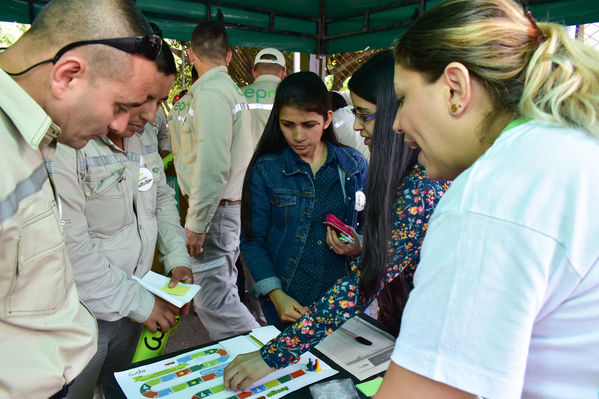 Tu cuentas! Subestación Colombia
Tu cuentas! Subestación Colombia
Fecha: Diciembre 16 2019.
Para descargar esta fotografía en alta resolución, haga clic sobre la imagen hasta que la misma se despliegue en la pantalla completa; luego dé clic derecho y elija la opción "guardar imagen como". 
En caso de publicación por cualquier medio, solicitamos acompañarla del crédito: "Foto EPM"
Palabras clave: Tu cuentas! Subestación Colombia
